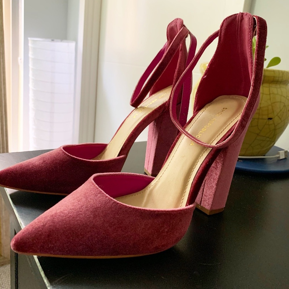 Velvet Pink Pumps